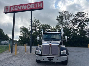 Camion lourd d'occasion Kenworth T880 noir 8x4 de 2010, direction à gauche, transmission automatique, moteur diesel, norme d'émission Euro 6, livraison rapide - Product Image 2