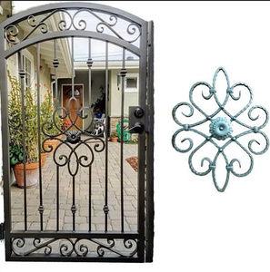 Puerta de Acero Tradicional con Acabado en Polvo, Detalles Forjados a Mano, Dimensiones Personalizadas para Entrada Principal de Villa, Mansión o Casa - Product Image 1