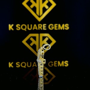 Colgante Cristiano de Hip Hop Personalizado con Moissanita Cultivada en Laboratorio, Corte Oro Amarillo, Claridad VVS, Plata de Ley, Unisex, Fino - Product Image 4