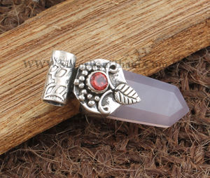 Colgante de Jade Rosa Natural con Engaste de Granate, Plata de Ley 925 Bañada en Platino, Collar de Piedra con Patrón Único Vintage, Artesanal - Product Image 4