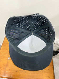 Casquette Snapback Personnalisable à 5 Panneaux avec Patch Tissé, Découpée au Laser, Perforée et Respirante, Fabriquée au Vietnam – Confort et Qualité Supérieure - Product Image 5