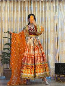 Vestido corto afgano Kuchi colorido con bordados tribales geométricos, detalles de espejo y arte textil vintage para uso tradicional. - Product Image 4