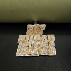 จี้เพชรโมอิสซาไนต์แบบกำหนดเอง VVS ตัวเรือนเงินแท้ 925 ประดับเพชรเต็มตัว จี้ฮิปฮอป จี้สลักชื่อแบบกำหนดเอง จี้อักษรย่อ จี้สองสี - Product Image 4