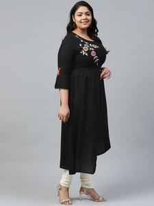 Kurta noir brodé style A-line en viscose rayonne, grande taille, col rond, manches trois quarts, tenue décontractée pour femme - Product Image 3