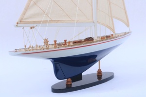 Maqueta de Barco de Vela de Madera Hecha a Mano - Modelo a Escala de Yate de Carreras Histórico Clase J, Decoración para Escritorio de Oficina, Empresarial - Product Image 6