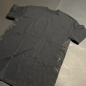 เสื้อยืดผู้ชายแบบกำหนดเอง ประดับเพชรหรูหรา คุณภาพสูง แขนสั้น ใส่สบาย สไตล์วินเทจ คอกลม สำหรับฤดูร้อน - Product Image 5