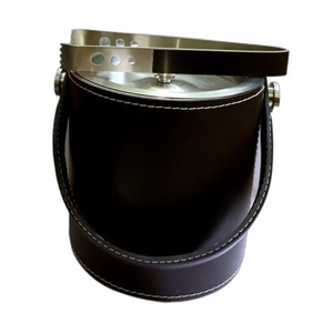Seau à glace sophistiqué en métal recouvert de cuir marron, avec poignée de transport arquée, couvercle intégré et pinces décoratives, idéal pour les fêtes - Product Image 3