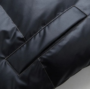 Chaqueta Acolchada con Capucha para Hombre, Negra, Cortavientos, Relleno de Poliéster, Cierre de Cremallera, Corte Regular, Informal, para Invierno - Product Image 4
