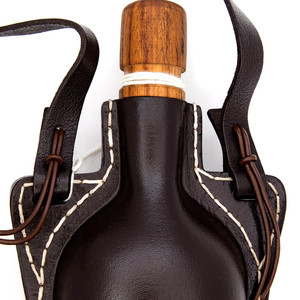 Gourde en cuir historique personnalisée pour la chasse, avec bretelles réglables - Product Image 6
