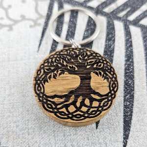 Tree of Life Wooden Keychain – Intricate Knotwork Roots & <b>Leaves</b>, Custom Engraved Oak Keyring, Personalized Gift, - Product Image 5