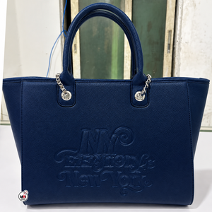 กระเป๋าโท้ท PU สีน้ำเงินจากนิวยอร์ก ยี่ห้อ Manufacturer Shopping พร้อมโลโก้ปั๊มนูน ดีไซน์เปิดด้านบน ใช้ได้ทุกวัน ทุกฤดู เหมาะสำหรับไปทะเล สำหรับผู้หญิง - Product Image 1