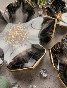 Tazón Decorativo de Resina con Forma de Flor Negra, Resistente al Calor, de Lujo, con Brillo Plateado, Artístico, Hecho a Mano, Regalo Empresarial, Estilo Moderno - Product Image 4