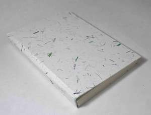 Carnet à couverture rigide personnalisé en papier de coton fait main, couleur blanc, avec pailles teintées en deux tons mélangeés - Product Image 2