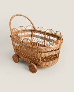 Cochecito de mimbre natural sostenible para bebés, juguete infantil de ratán equipado con un intrincado patrón de tejido y un mango suave, perfecto para C - Product Image 1