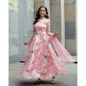 BOLLYWOOD ORGANZA DIGITAL FLORAL IMPRIMÉ TRAVAIL PRÊT À PORTER ROBE AVEC DUPATTA BÉBÉ ROSE - Product Image 4