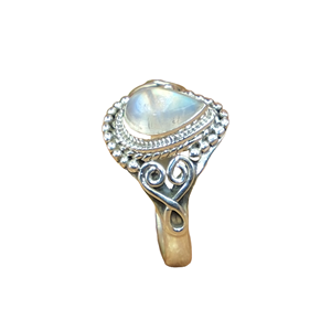 Bague en argent sterling 925 faite à la main avec pierre de lune |   Bague Statement en Pierre de Lune Arc-en-ciel Naturelle |   Bijoux vintage bohèmes en argent pour unisexe - Product Image 1