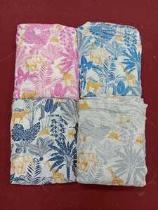 Tela Brocada Estampada de Algodón Peinado 100% Resistente a la Abrasión con Diseño Floral para Confección de Prendas al por Mayor - Product Image 3