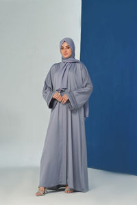 Les femmes modestes portent des abayas élégantes, des vêtements islamiques, des abayas de style moderne, des robes longues modestes. - Product Image 2