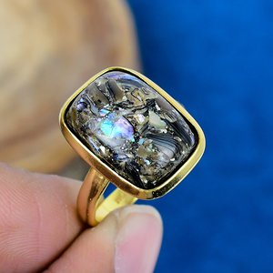 Bague en argent sterling 925 plaqué or 18 carats avec perle d'ormeau naturelle en forme de coussin - Product Image 1