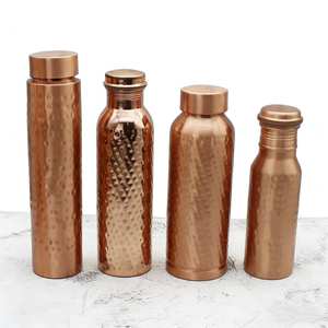 Bouteille à boire réutilisable en cuivre, vaisselle durable pour une hydratation écoresponsable, destinée aux marques et aux magasins de détail soucieux de l'environnement - Product Image 4