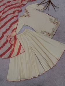 Ensemble Kurta Sharara brodé crème de créateur avec dupatta |   Costume ethnique élégant et festif pour femmes |   Vêtements de mariage et de fête - Product Image 5