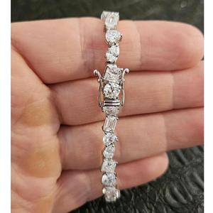 Elegante y Moderna Pulsera para Mujer de Oro Blanco de 18K con Diamante Ovalado de 17Ct Cultivado en Laboratorio, Chapado en Rodio, Certificado IGI - Product Image 4
