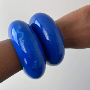 Bracelet en résine fait main moderne New Artizon Studio, style classique, bijoux de mode pour femmes, à porter pour les fêtes, bracelets en résine époxy, tourbillon - Product Image 1