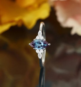 Bague de fiançailles et de mariage en argent sterling 925 avec alexandrite taille marquise, pierre précieuse à changement de couleur, bijou de mariée vintage de luxe, cadeau - Product Image 3