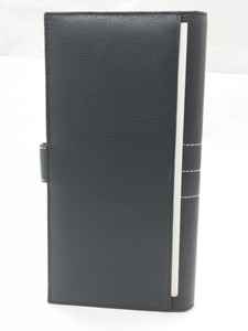 กระเป๋าสตางค์หนังแท้สีดำ WRIZA สำหรับผู้ชาย พร้อมรายละเอียดการเย็บอย่างประณีตและตัวล็อคแบบสแนปที่ปลอดภัย ดีไซน์เรียบหรู บางเฉียบ เหมาะสำหรับพกพาในชีวิตประจำวัน - Product Image 2