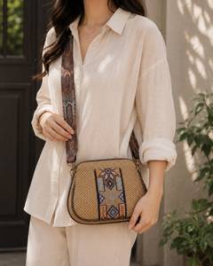 Bolso Bandolera de Lujo Personalizado, Estilo Jaipur, Geométrico, Bordado, Tejido de Rafia, con Correa Ancha Tipo Guitarra, para Mujer - Product Image 1