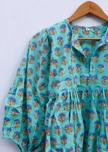 Robe d'été décontractée pour femme, style bohème, en coton bleu ciel, imprimé floral fait main, manches bouffantes, coupe ample, col noué, mini-robe - Product Image 2