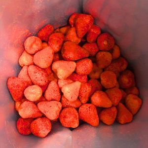 FD Strawberry <b>Slices</b> Vietnamese Source Premium Fruit Material Crunchy Topping for Yogurt <b>Cakes</b> and Bakery Food Ingredients - Product Image 5
