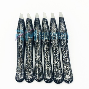 Juego de Pinzas para Cejas RMI de Acero Inoxidable con Punta Plateada y Brillo Negro, Lavables y con Punta Recta - Product Image 3