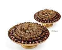 Coffret Cadeau Luxe Ramadan & Aïd : Dattes Medjool Premium et Chocolats Artisanaux sur Plateau de Service Vintage en Laiton Sculpté