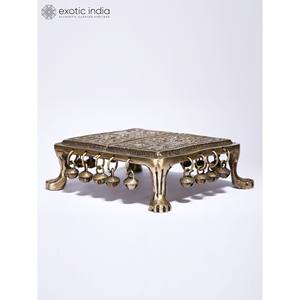 Pedestal de latón de diseñador de 6 pulgadas con símbolos hindúes para decoración del hogar y propósito de regalo hecho en La India - Product Image 3