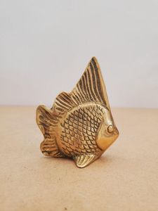 Sculpture de poisson moderne en laiton, figurine en métal faite à la main pour une décoration intérieure élégante et un accent de table haut de gamme - Product Image 6