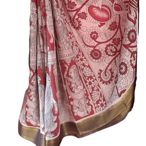 Sari de Algodón Kalamkari Crimson Heritage de Diseño Único con Estampado Artístico Tradicional, Moda Étnica Femenina Disponible para la Venta - Product Image 2