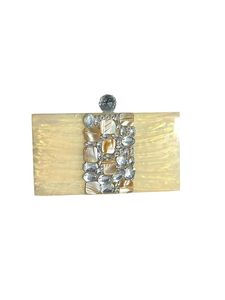 Pochette de luxe en résine dorée brillante avec embellissements en pierre faits à la main et bouton en diamant pour fêtes et mariages - Product Image 5