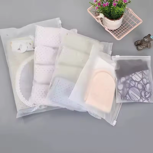 Bolsa de Polietileno de Alta Calidad con Logotipo Personalizado, Cierre Deslizante sin Bloqueo, Material Metálico Libre de Níquel, Colores Personalizados para Ropa Deportiva - Product Image 1