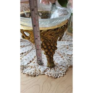 Hermosa tazón de servir de vidrio y latón que crea una presentación lujosa para incluso los platos más sencillos. - Product Image 3