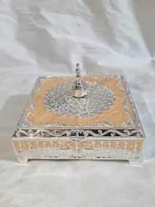 Caja de Joyería Cuadrada de Lujo Plateada con Diseño de Pavo Real, Organizador de Joyas Esmaltado, Caja de Terciopelo para Frutos Secos, Regalo de Boda Hecho a Mano - Product Image 1