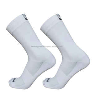 Chaussettes unisexes de basket-ball de course à pied, meilleures ventes, nouveau design pour chaussettes pour hommes avec logo personnalisé, fabriquées au Pakistan - Product Image 3