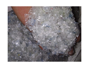 Flocons de bouteilles PET lavés à chaud de qualité supérieure pour la fabrication de recyclage plastique et les applications industrielles - Product Image 5