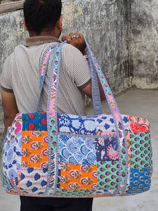 กระเป๋าผ้าดัฟเฟิลลายปักผ้าฝ้ายขนาดใหญ่ กระเป๋าผ้าควิลท์ลายบล็อกพิมพ์ สำหรับผู้หญิง ของขวัญวันหยุด กระเป๋าเดินทางทำมือ กระเป๋าค้างคืน - Product Image 6