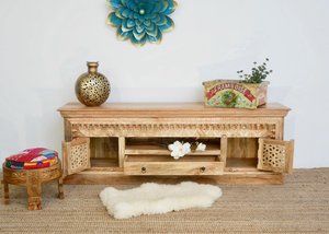 Meuble TV élégant Monroe, meuble TV moderne en bois, console multimédia en bois massif, mobilier de salon minimaliste - Product Image 5