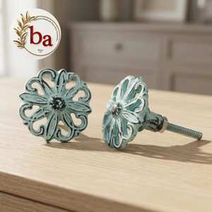 Bouton de meuble industriel rond en fonte avec motif floral vert sarcelle vieilli pour cuisine, chambre, commode, tiroir et autres meubles - Product Image 1