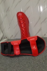 Protège-tibias professionnels MMA Miki rouges en cuir PU avec cadre en acier à haute teneur en carbone, légers et protecteurs pour adultes, adaptés à toutes les saisons et aux sports. - Product Image 5