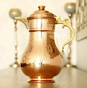 Carafe à eau en cuivre martelé, aux bienfaits ayurvédiques, en cuivre pur, pour la maison et les tables de mariage, avec poignée en laiton - Product Image 5