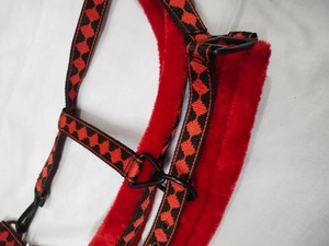 Harnais de cheval synthétique de haute qualité, couleur rouge, réglable, avec fourrure, disponible au prix direct usine - Product Image 2