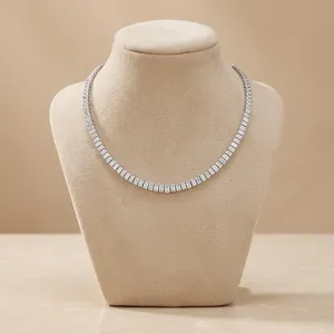 Collier Chaîne Tennis en Or avec Diamants de Laboratoire Taille Émeraude, Collier de Luxe en Or avec Diamants de Laboratoire Forme Rectangulaire Scintillante - Product Image 1